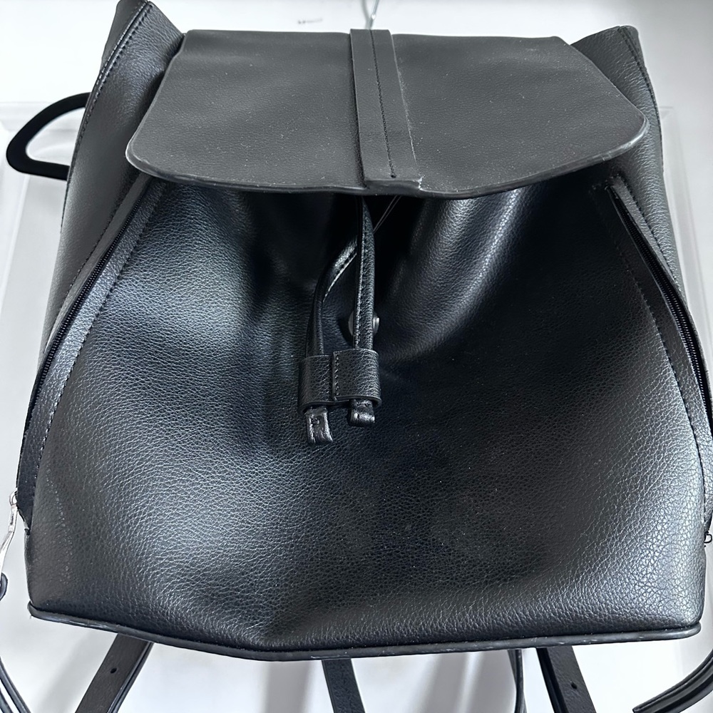 Zara Backpack - Picture 2 of 2